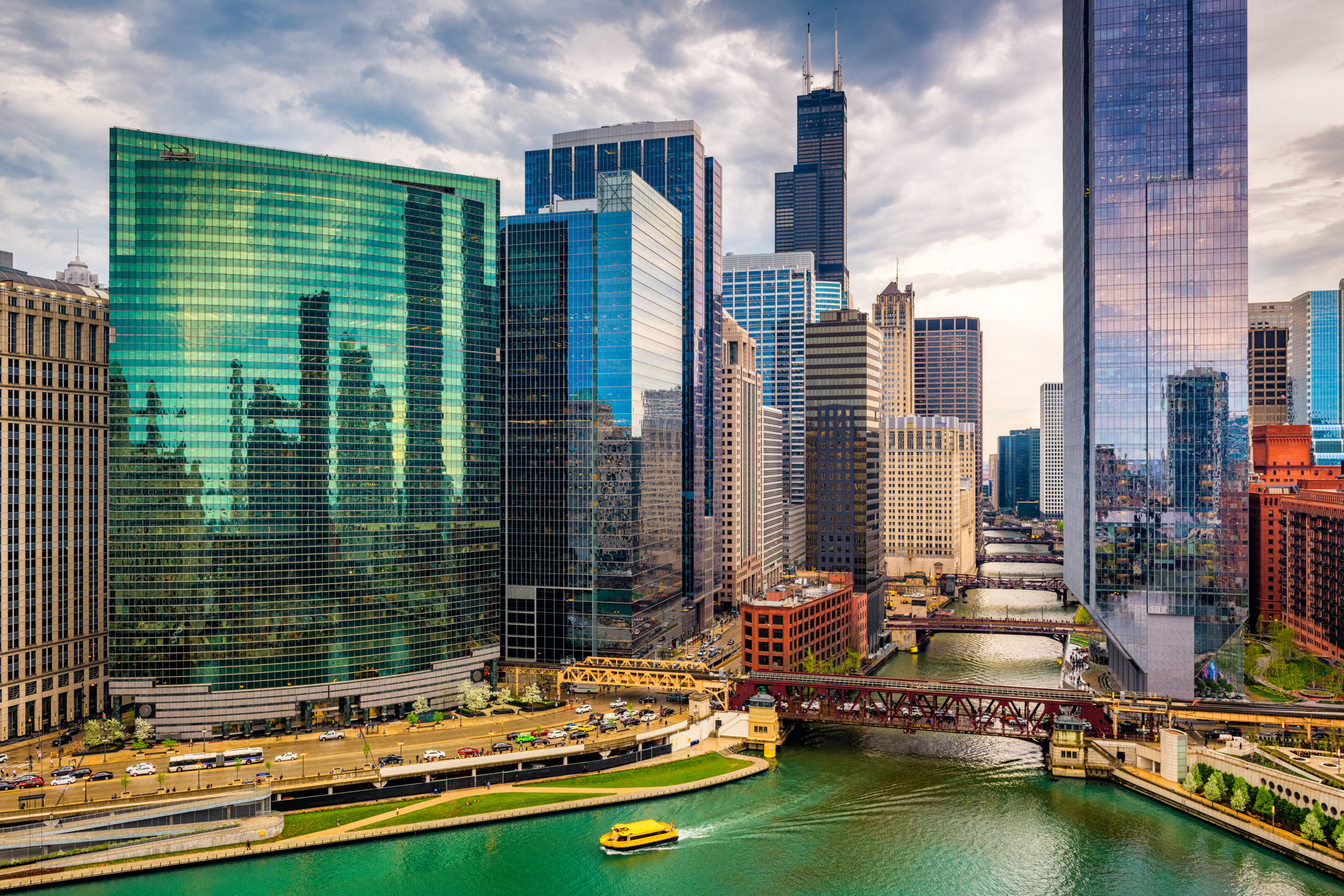 landscape view of downtown chicago, illinois that focuses on lake michigan, which is green